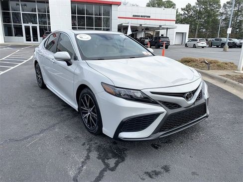 Used 2024 Toyota Camry SE image 2