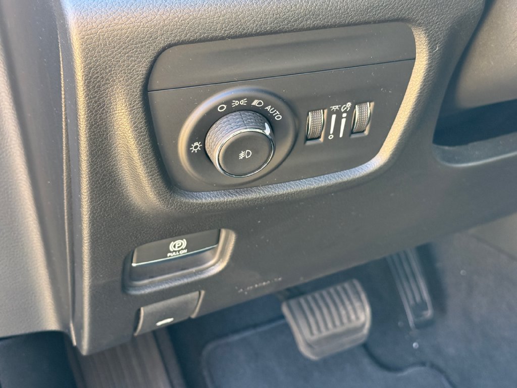 Used 2026 Jeep Grand Cherokee Limited AWD/4WD image 19