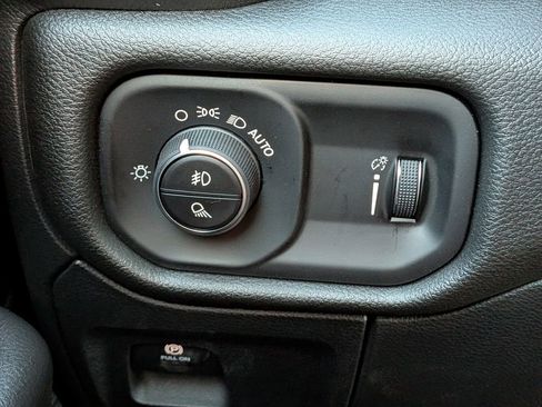 New 2026 RAM 1500 Express image 28