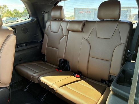 Used 2021 Kia Telluride SX w/ SX Prestige Package image 3