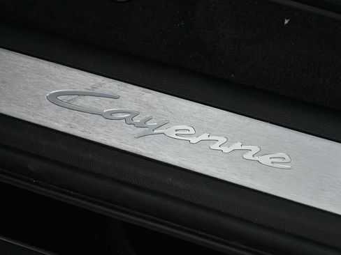 Certified 2025 Porsche Cayenne Coupe AWD/4WD image 26