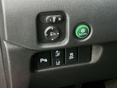 Used 2025 Honda Passport EX-L image 17