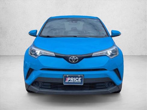 Used 2019 Toyota C-HR XLE image 2