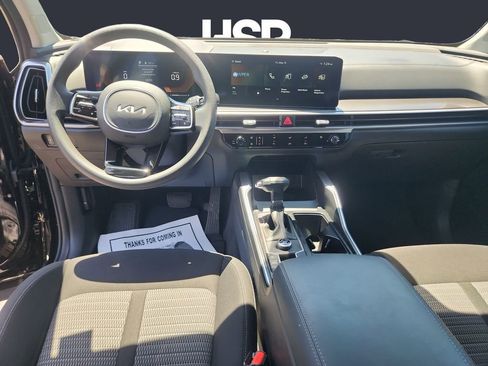Used 2025 Kia Sorento LX FWD image 10