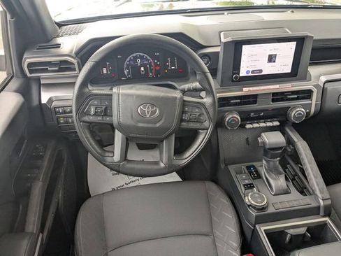 Certified 2025 Toyota Tacoma SR5 AWD/4WD image 28