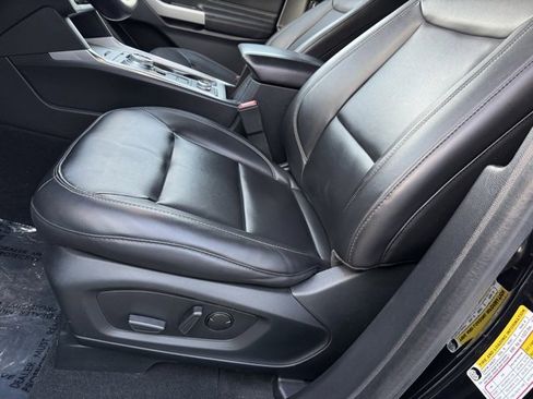 Certified 2022 Ford Explorer XLT w/ Equipment Group 202A image 8