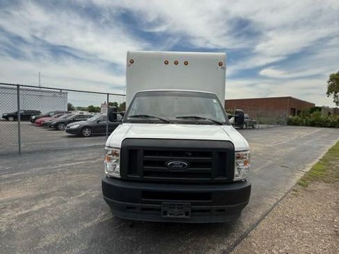 Used 2022 Ford E-350 and Econoline 350 Super Duty w/ Power Windows & Locks Group RWD image 3