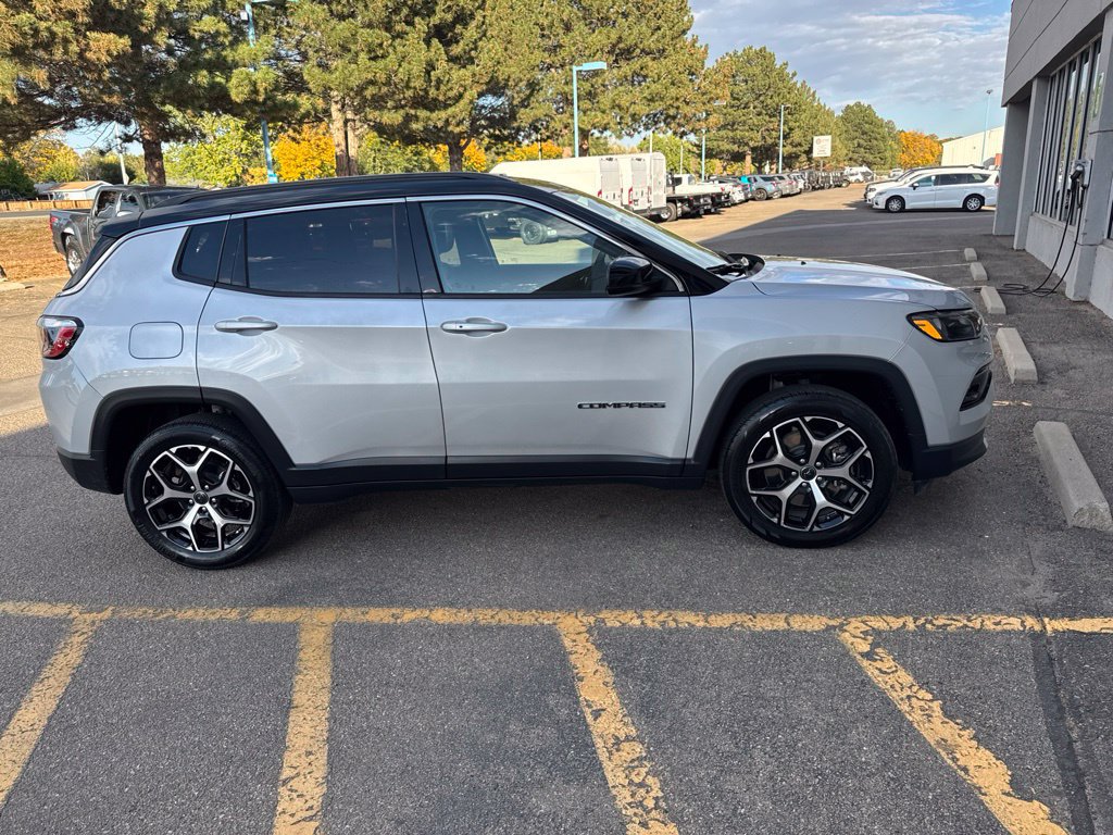 Used 2025 Jeep Compass Limited AWD/4WD image 5