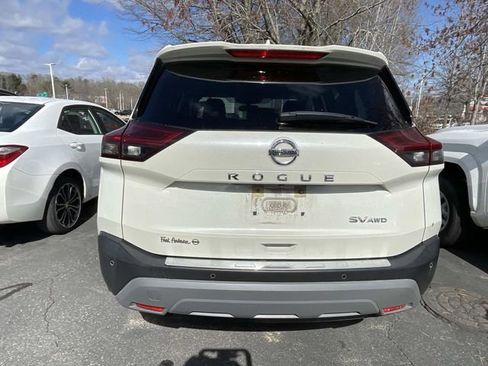 Used 2021 Nissan Rogue SV image 3