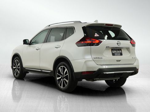 Used 2019 Nissan Rogue SL w/ Premium Package image 3