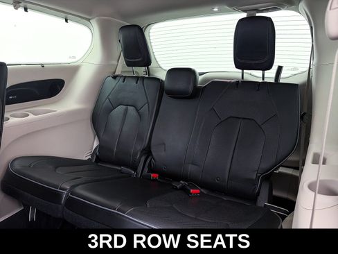 Used 2020 Chrysler Pacifica Limited w/ Advanced Safetytec Group FWD image 6