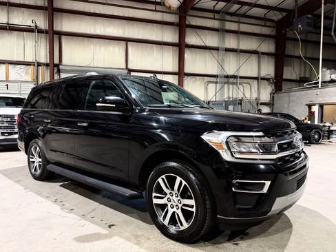 Used 2024 Ford Expedition Max Limited RWD image 2
