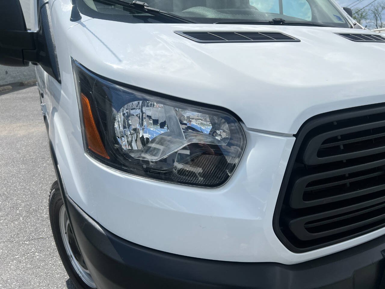 Used 2019 Ford Transit 150 130 Low Roof RWD image 32