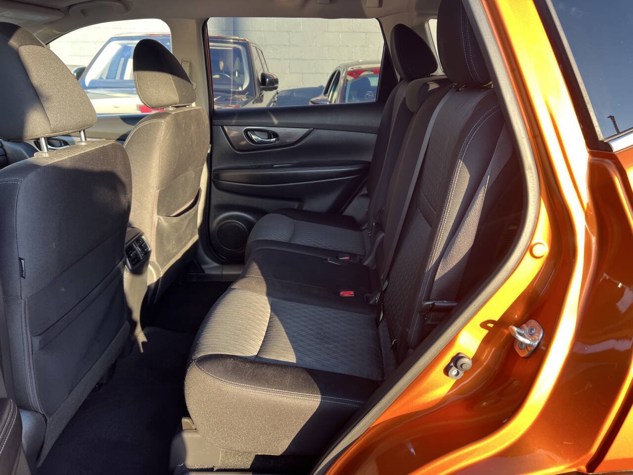 Used 2019 Nissan Rogue SV w/ Sun & Sound Touring Package AWD/4WD image 9