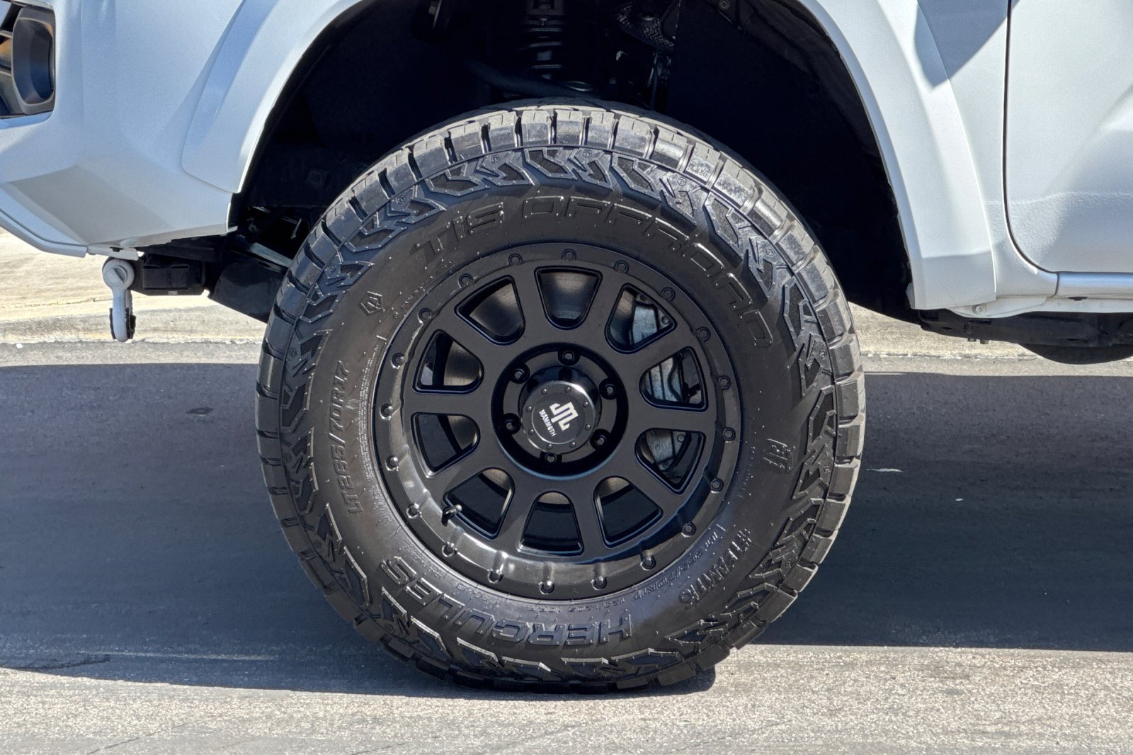 Used 2023 Toyota Tacoma TRD Sport w/ Black Out Package (TMS) RWD image 32