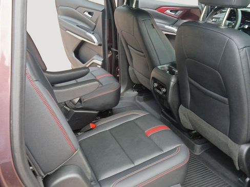 Used 2024 Chevrolet Traverse RS FWD image 17