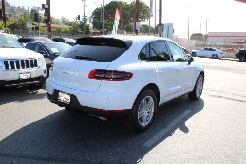 Used 2018 Porsche Macan AWD/4WD image 6