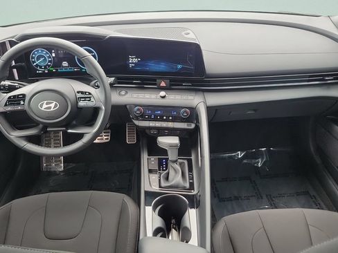 Certified 2025 Hyundai Elantra SEL FWD image 11