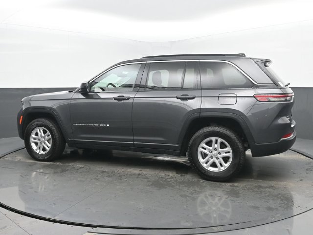 Used 2024 Jeep Grand Cherokee Laredo AWD/4WD image 3