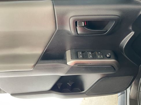 Used 2019 Toyota Tacoma SR5 AWD/4WD image 13