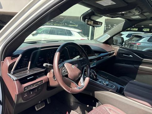 Used 2023 Cadillac Escalade ESV V w/ LPO, ONYX Package AWD/4WD image 12