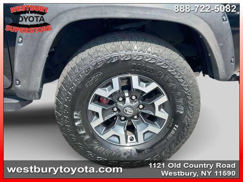 Used 2022 Toyota Tacoma TRD Off-Road w/ Technology Package AWD/4WD image 14