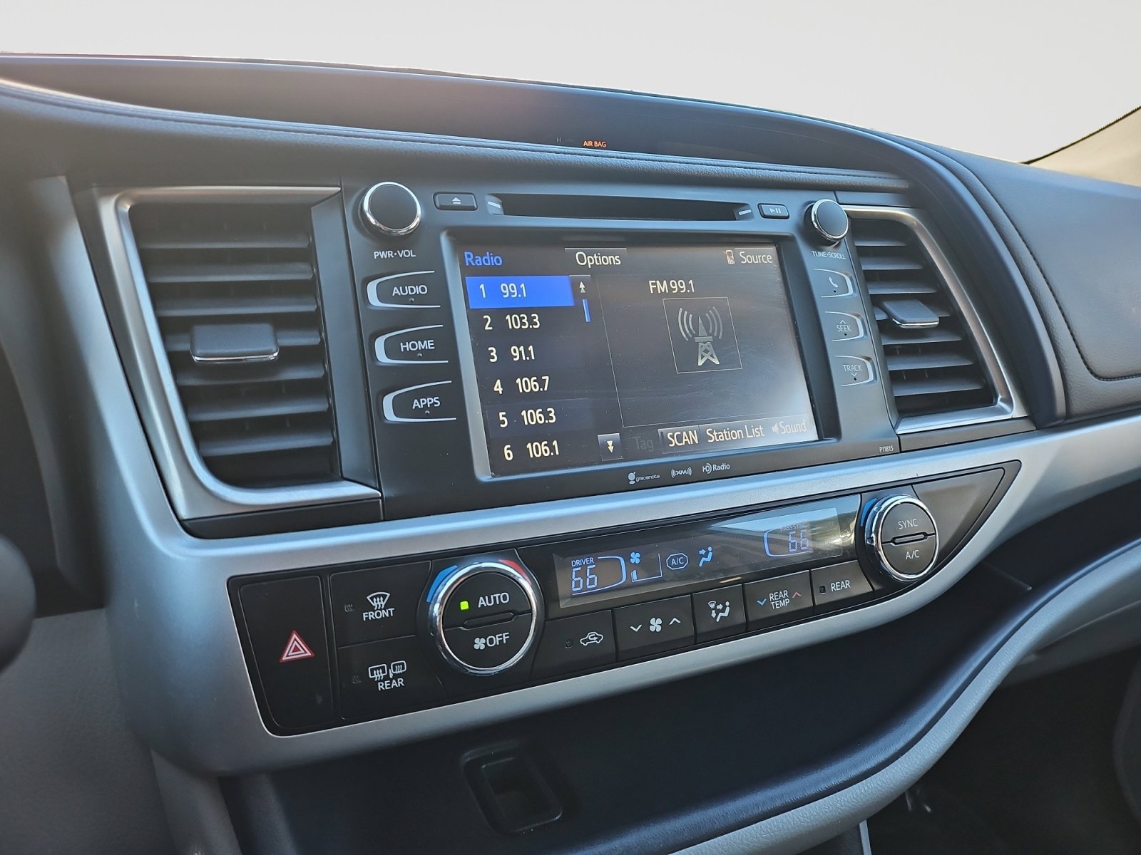 Used 2019 Toyota Highlander Plus AWD/4WD image 25