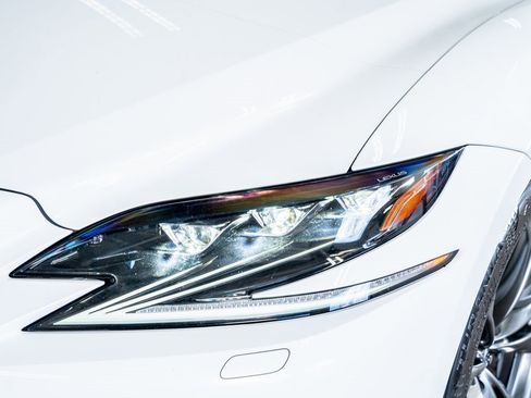 Used 2018 Lexus LS 500 F Sport w/ Accessory Package (Z2) image 13