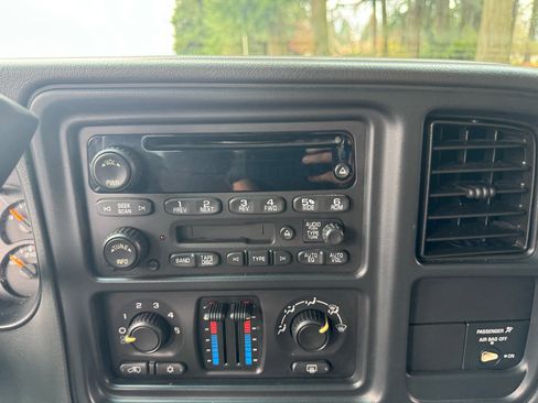 Used 2005 Chevrolet Silverado 2500 LS image 16