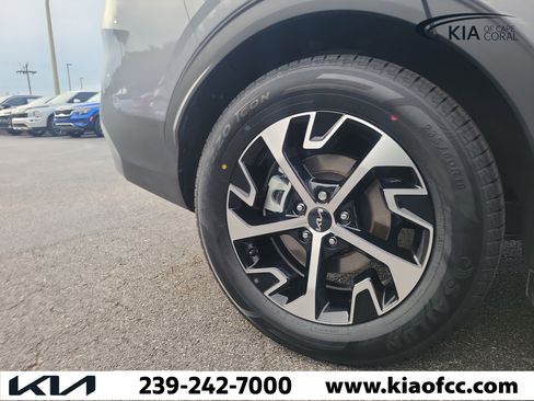 Certified 2023 Kia Sportage EX FWD image 9