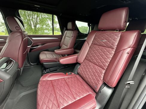 Certified 2026 Cadillac Escalade Sport w/ LPO, ONYX Package AWD/4WD image 23