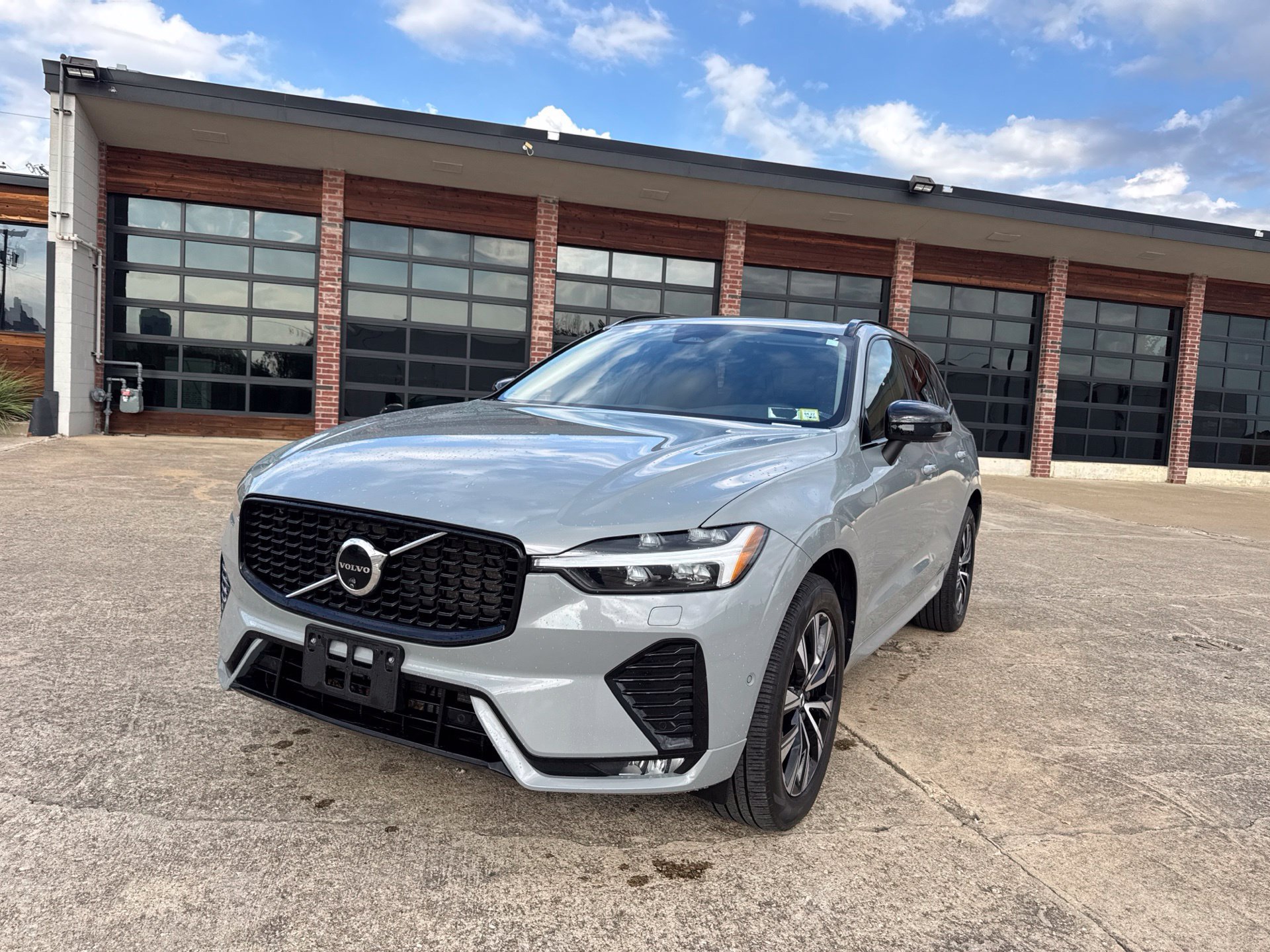 Used 2024 Volvo XC60 B5 Plus w/ Climate Package AWD/4WD image 1