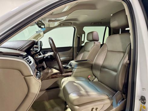 Used 2018 GMC Yukon SLT image 3