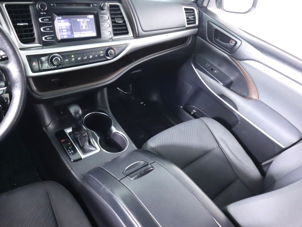 Used 2016 Toyota Highlander LE FWD image 26