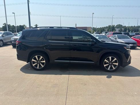 Used 2023 Honda Pilot Touring image 4