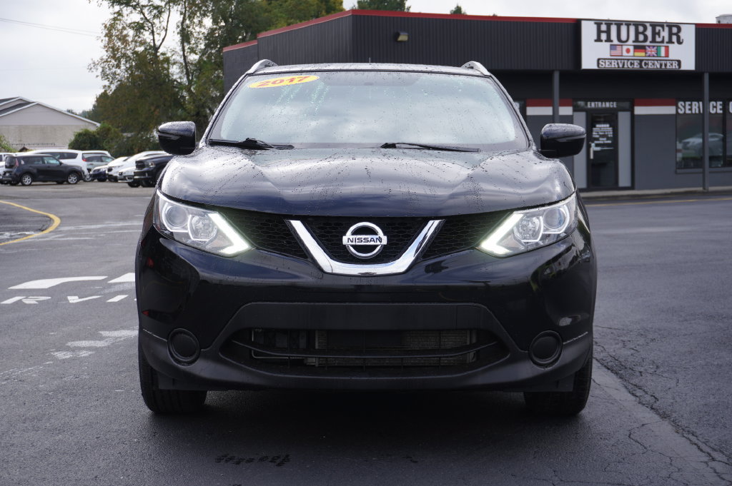 Used 2017 Nissan Rogue Sport SV AWD/4WD image 2