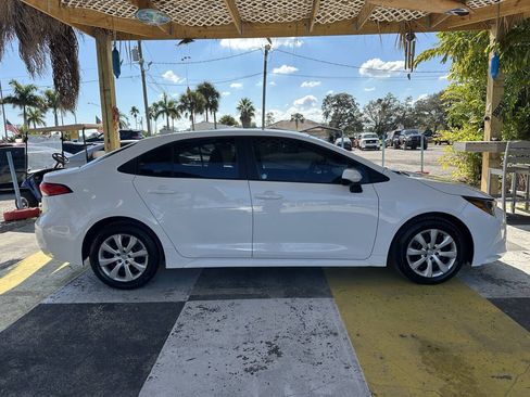 Used 2020 Toyota Corolla LE FWD image 4
