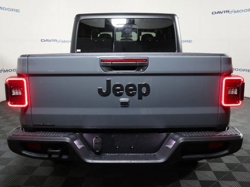 New 2025 Jeep Gladiator Sport image 7
