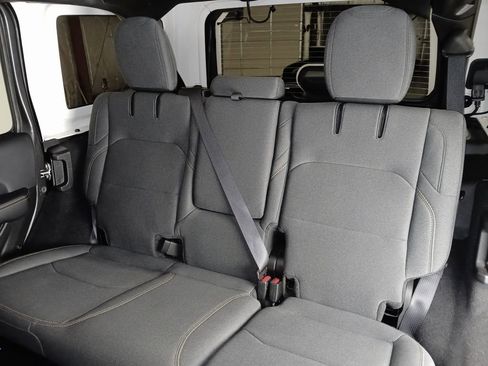 Used 2025 Jeep Wrangler Unlimited Sahara image 13