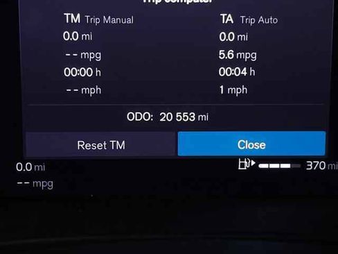 Used 2025 Volvo XC40 B5 Core image 22