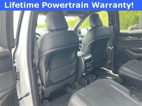 New 2025 Jeep Grand Cherokee L Altitude image 16