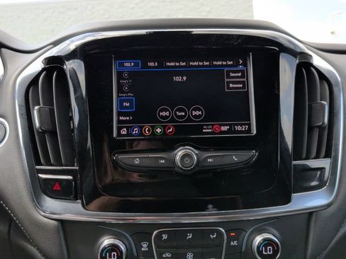 Used 2023 Chevrolet Traverse LT FWD image 16