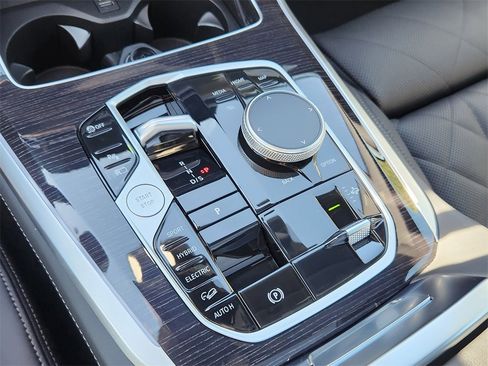 New 2026 BMW X5 xDrive50e image 17