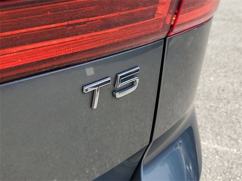 Used 2020 Volvo XC60 T5 Momentum image 10