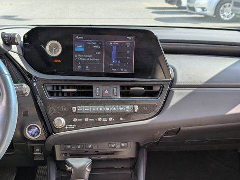 Certified 2022 Lexus ES 300h 300h image 17