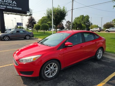 Used 2016 Ford Focus SE FWD image 4