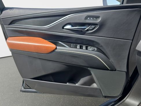 Used 2022 Cadillac Escalade Premium Luxury image 32