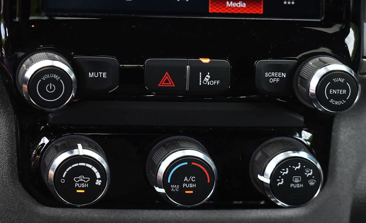 Used 2025 RAM 1500 Warlock AWD/4WD image 20