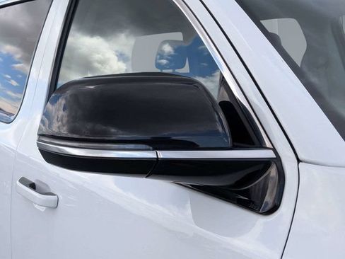 Certified 2024 Jeep Wagoneer Series II w/ Flexible Seating Group RWD image 11