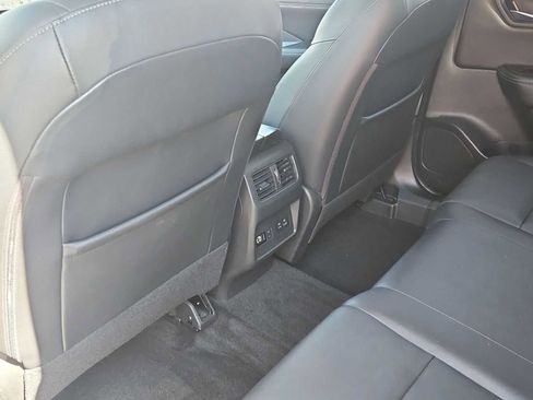 Used 2022 Nissan Rogue SL w/ SL Premium Package image 16